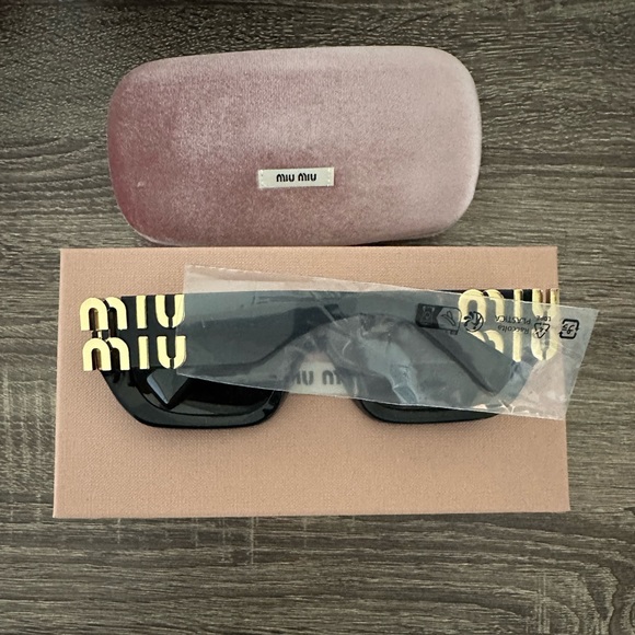Brand New Miu Miu MU 09WS Runway Sunglasses for sale - Picture 3 of 6